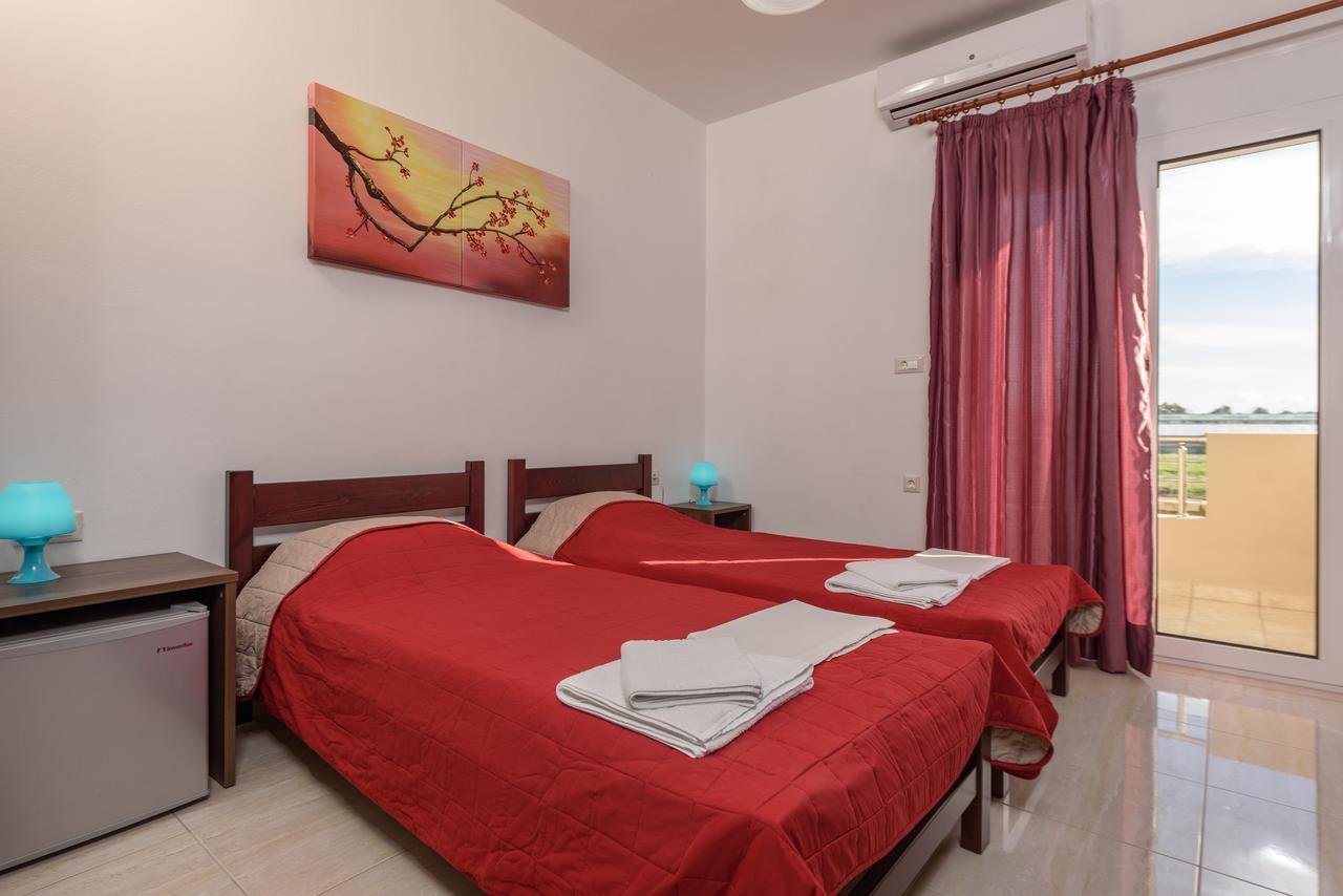 Elpidis Villa Kokkinos Pirgos Exterior photo